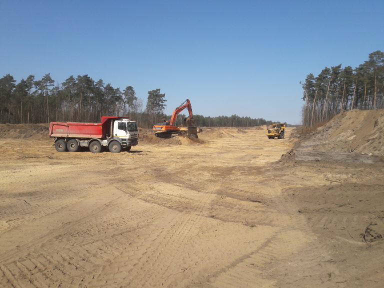 Budowa drugiego odcinka drogi ekspresowej S14 zgodnie z harmonogramem